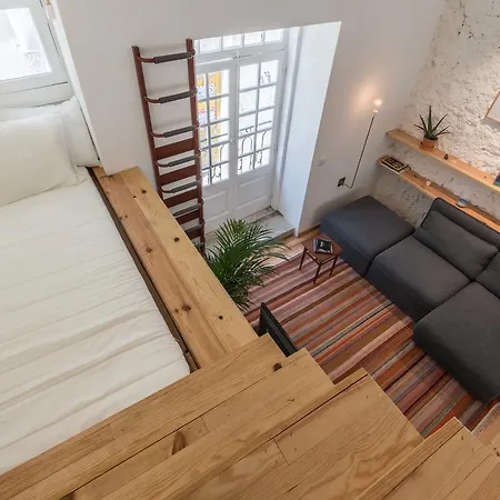 Apartment Apartamento Com Varanda, Muito Central, Ttl333 Lisbon