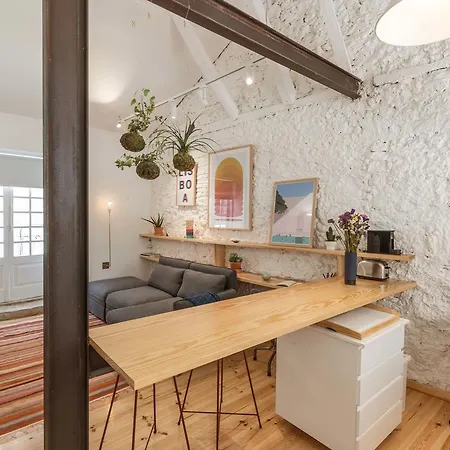 Apartamento Com Varanda, Muito Central, Ttl333 Lisbon