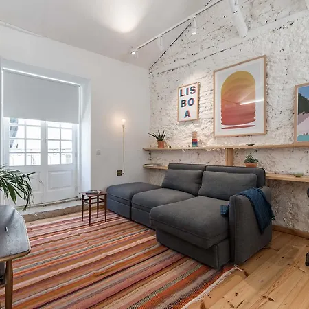 Apartamento Com Varanda, Muito Central, Ttl333 Lisbon